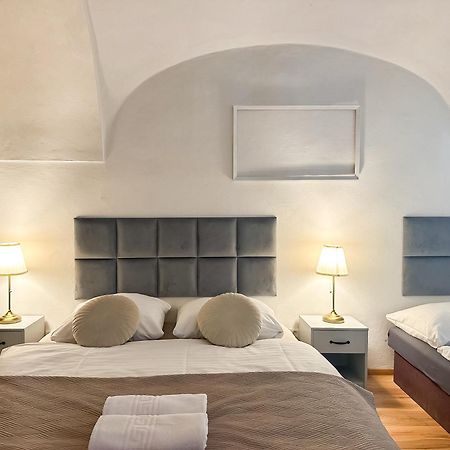 Old Town Apt. A/C And Parking Banska Bystrica Luaran gambar