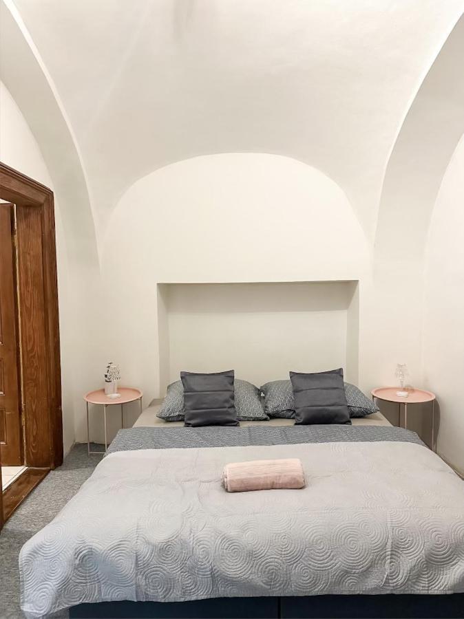 Old Town Apt. A/C And Parking Banska Bystrica Luaran gambar
