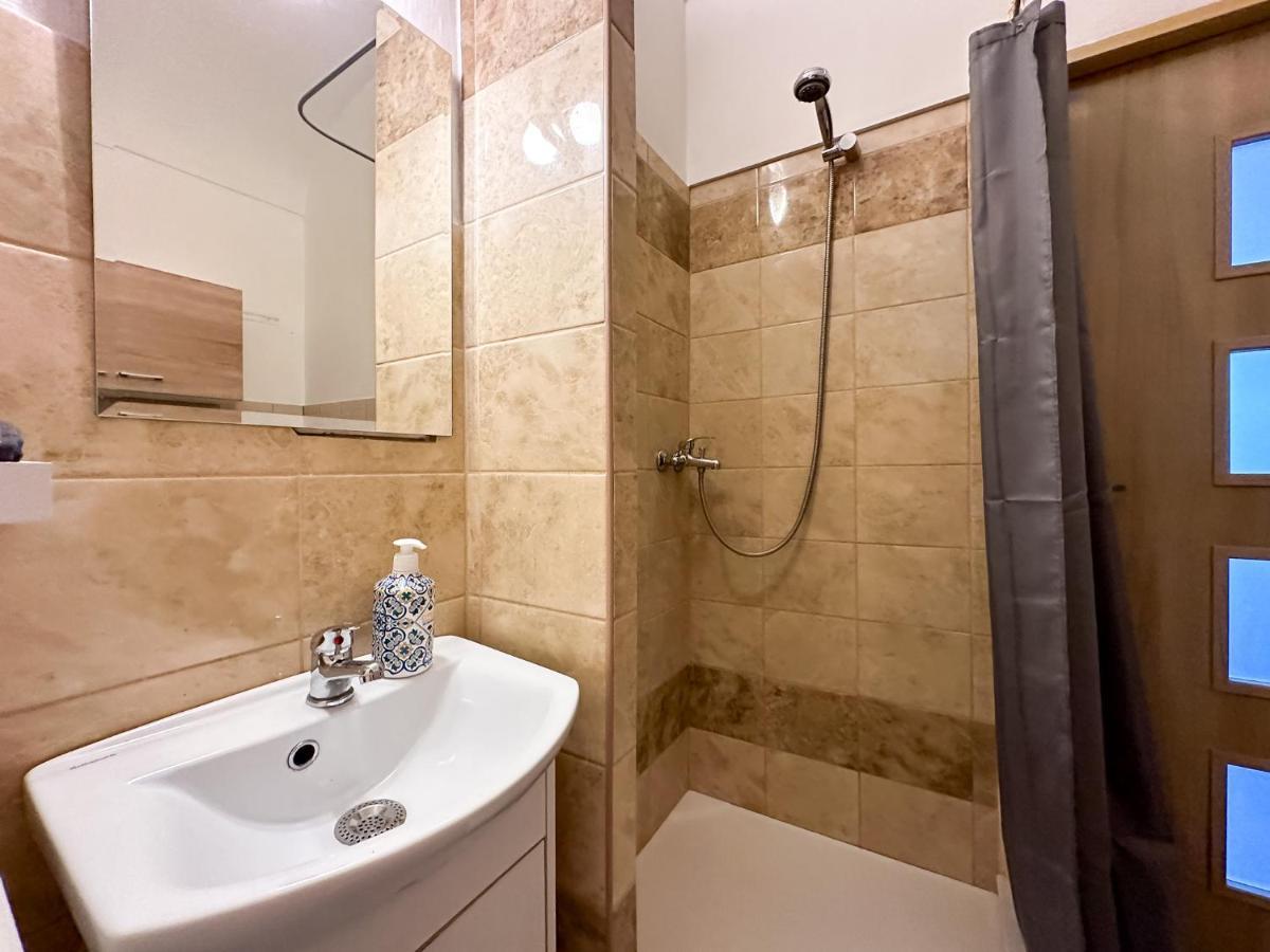 Old Town Apt. A/C And Parking Banska Bystrica Luaran gambar