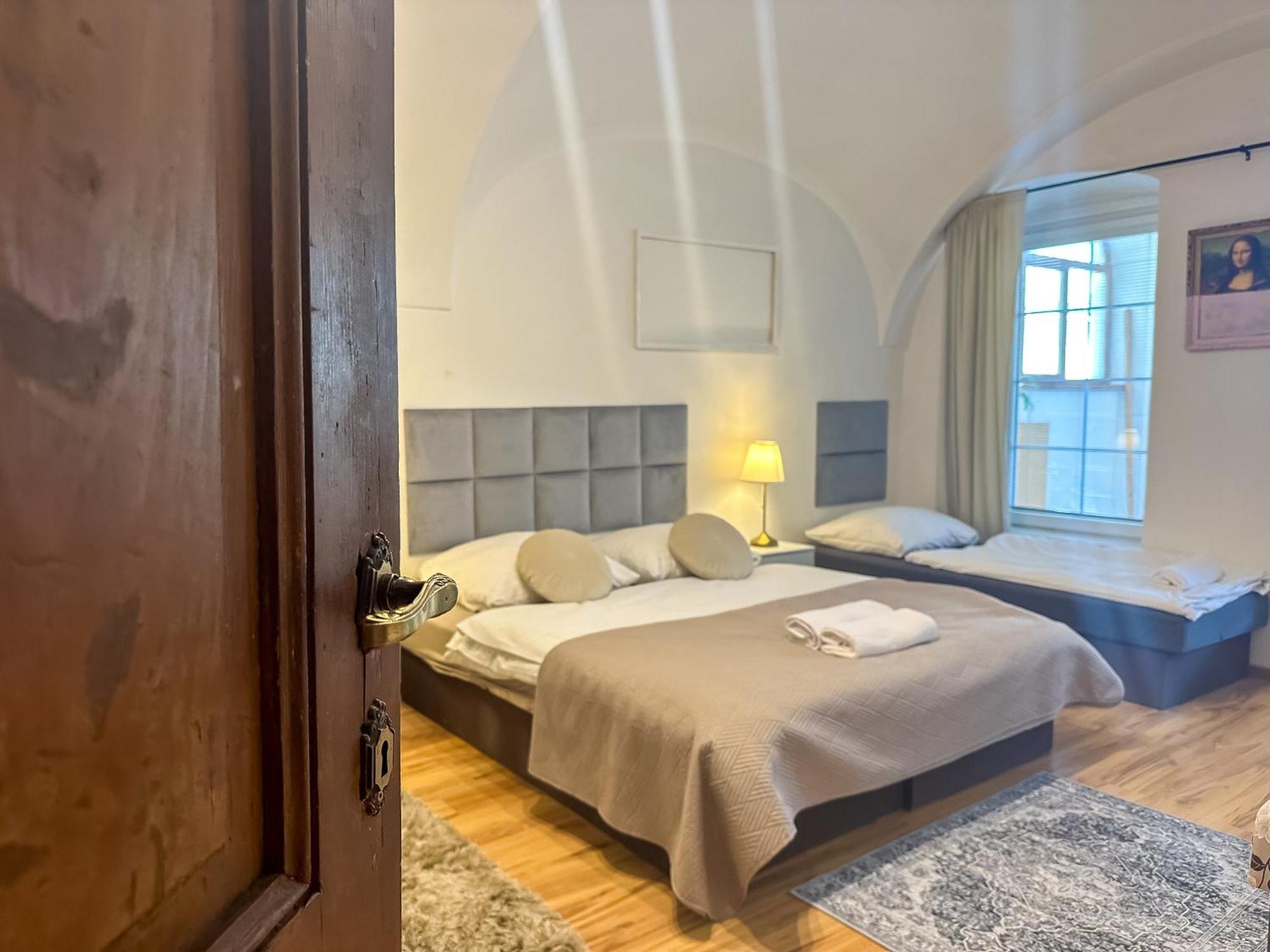 Old Town Apt. A/C And Parking Banska Bystrica Luaran gambar