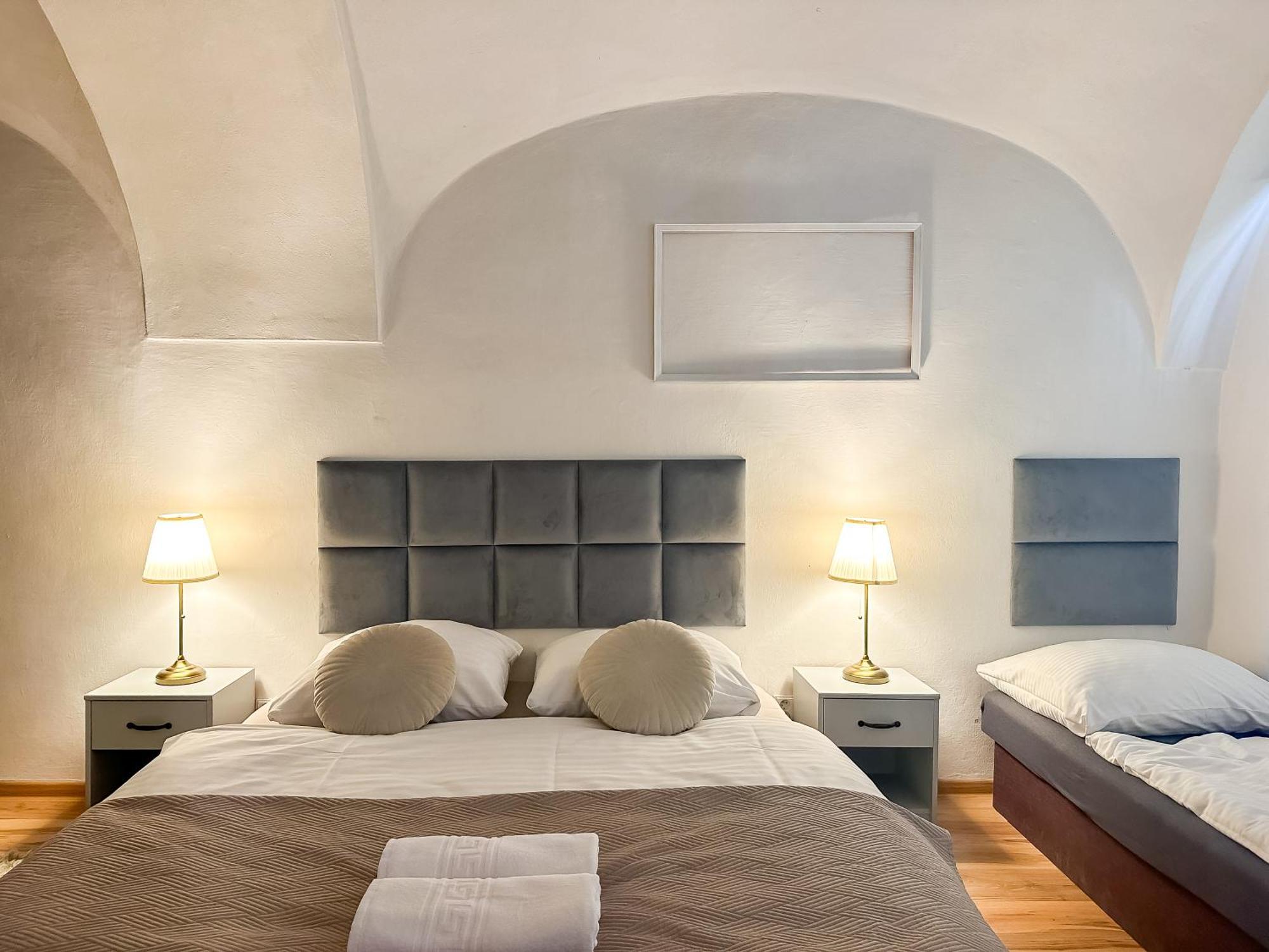 Old Town Apt. A/C And Parking Banska Bystrica Luaran gambar